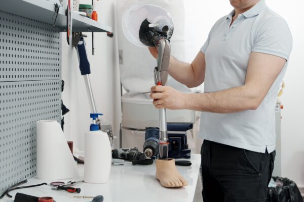 Worker Fixing Mechanism Of New Artificial Limb